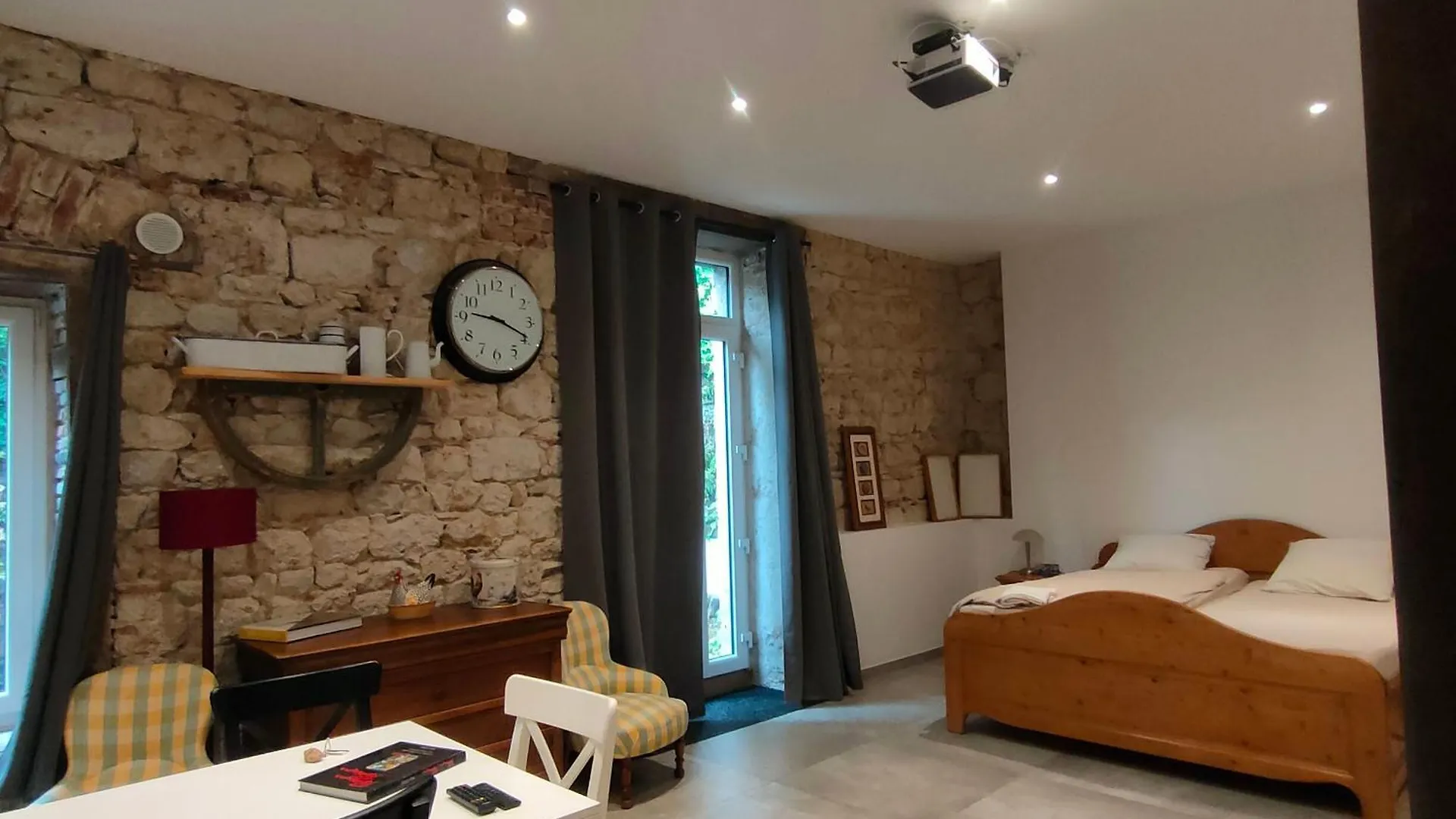 Gites Du Longevent Appartement Du Moulin Perouges Meximieux Guest house