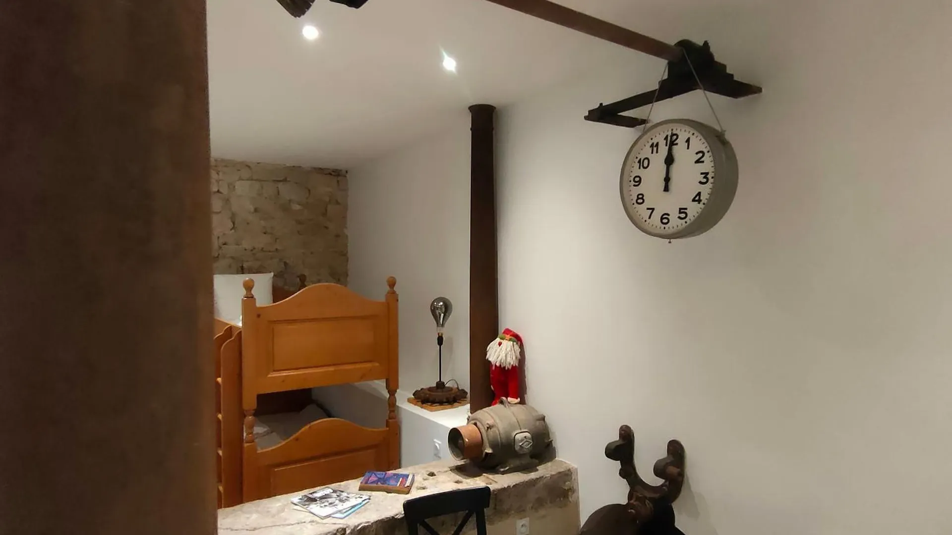 Gites Du Longevent Appartement Du Moulin Perouges Meximieux 0*,