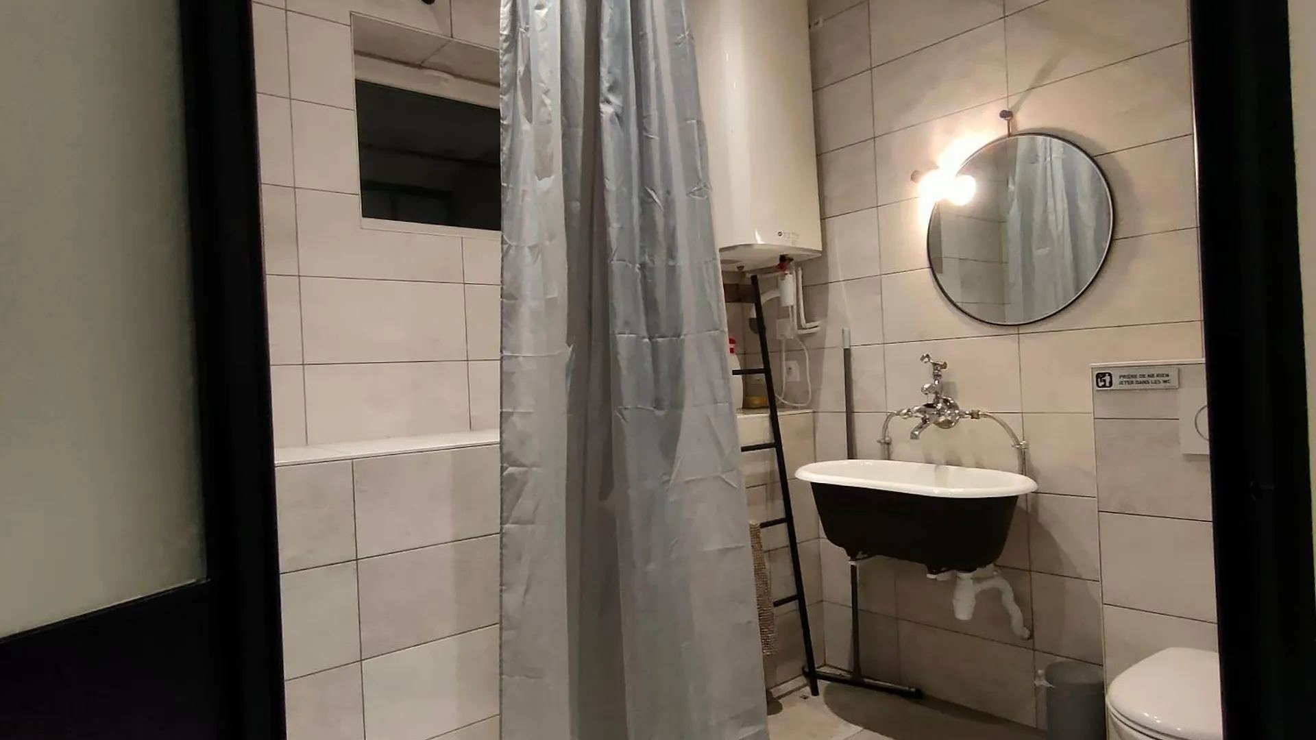 Gites Du Longevent Appartement Du Moulin Perouges Meximieux 0*,
