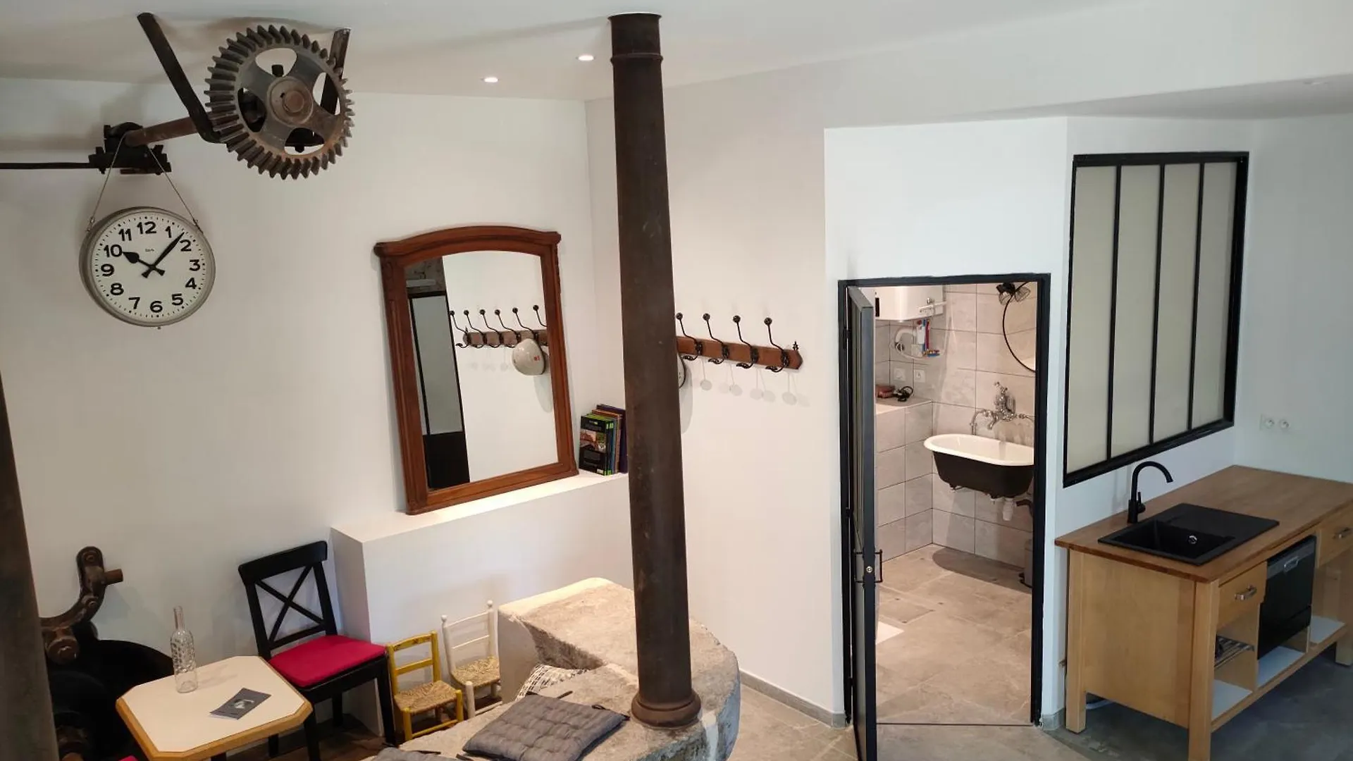 Guest house Gites Du Longevent Appartement Du Moulin Perouges Meximieux