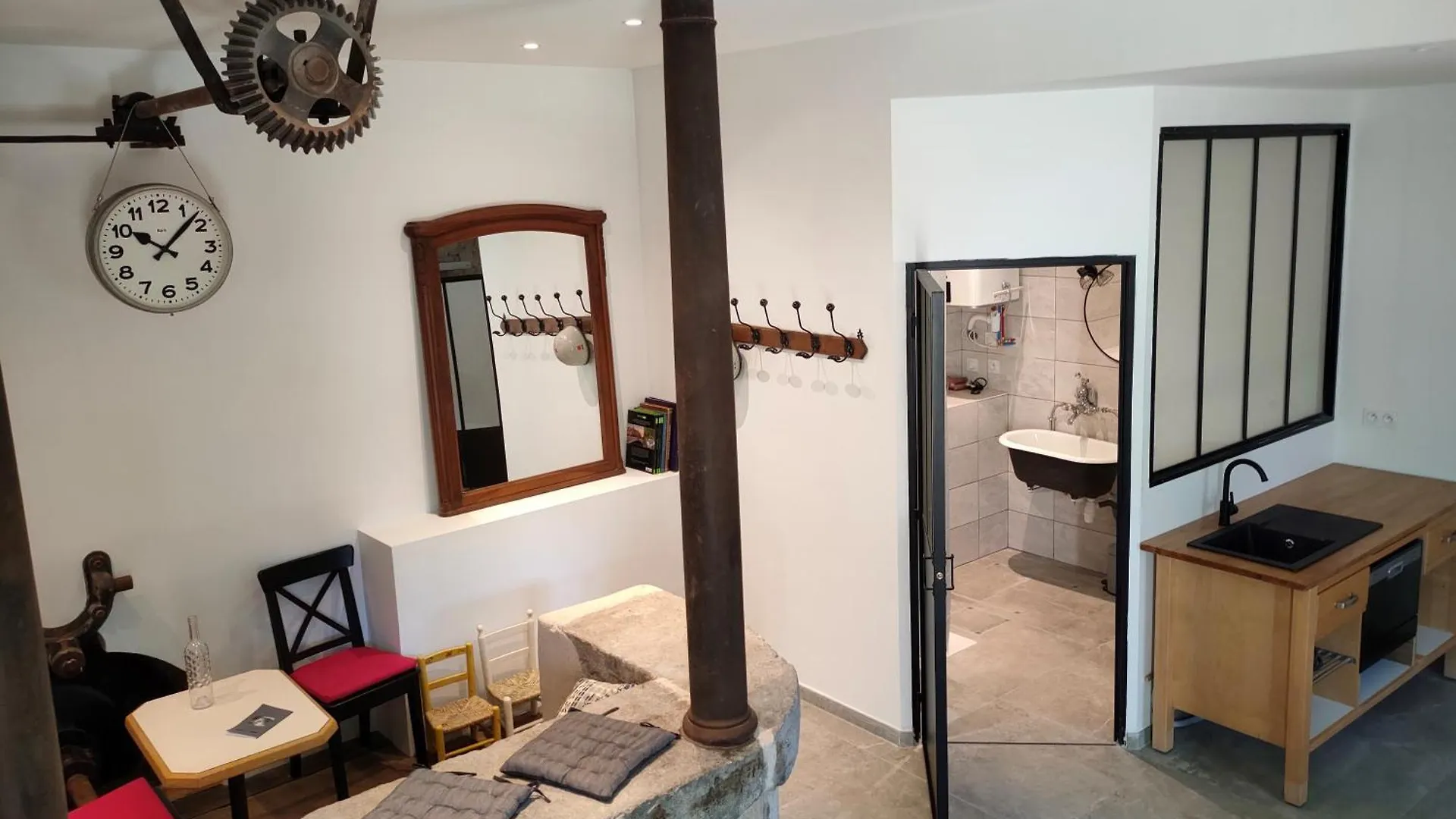 Guest house Gites Du Longevent Appartement Du Moulin Perouges Meximieux France
